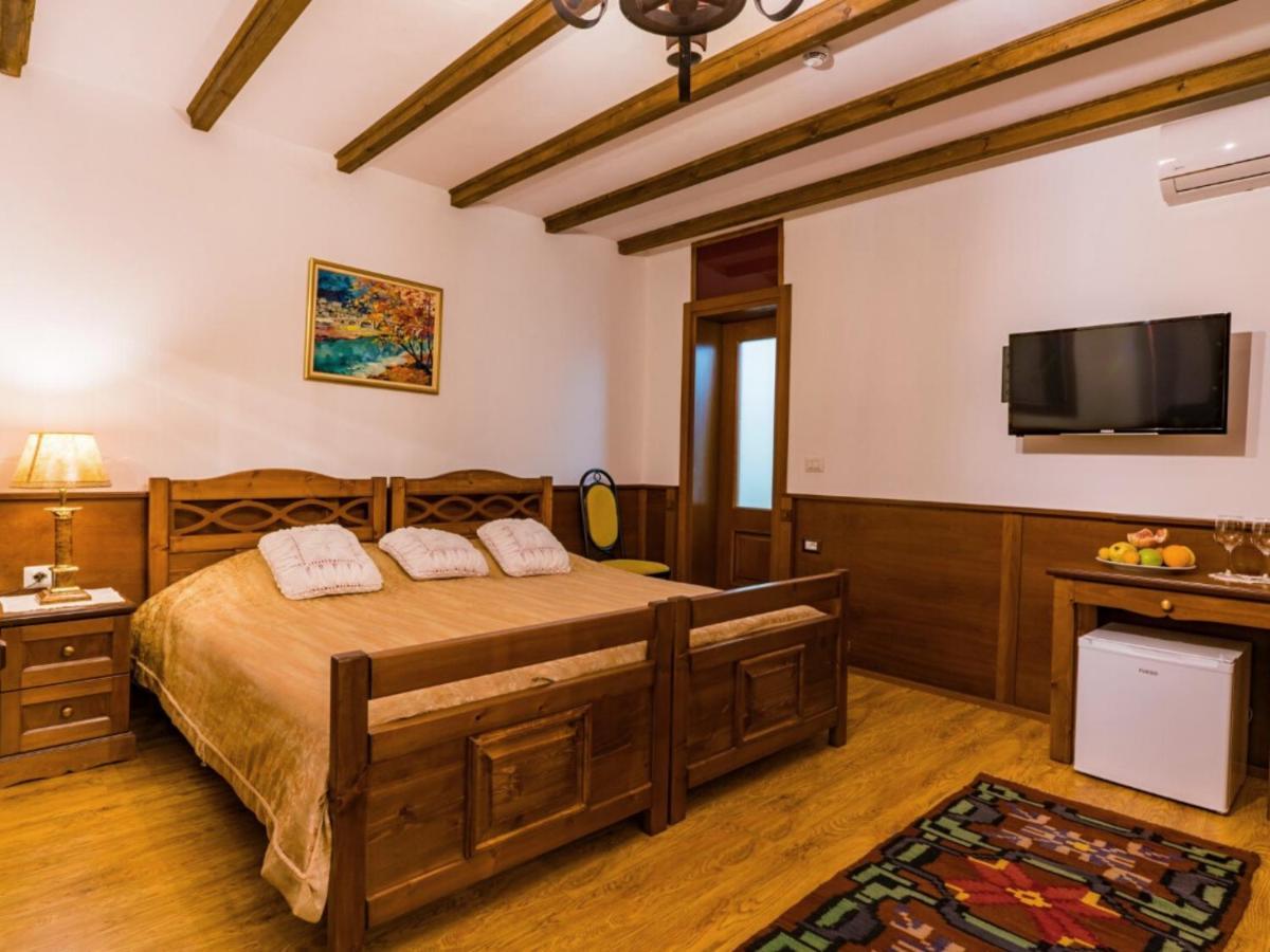 Castle Park 3* Berat